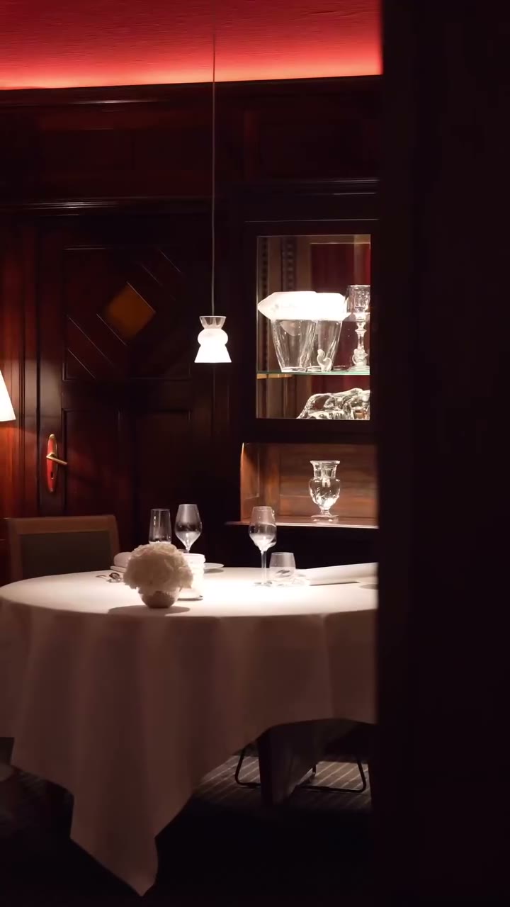 La Fourchette des Ducs — salle Lalique, table dressée, Obernai